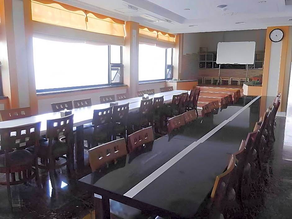 Elin Hotel