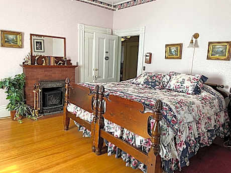Family room-Ensuite-Deluxe-King