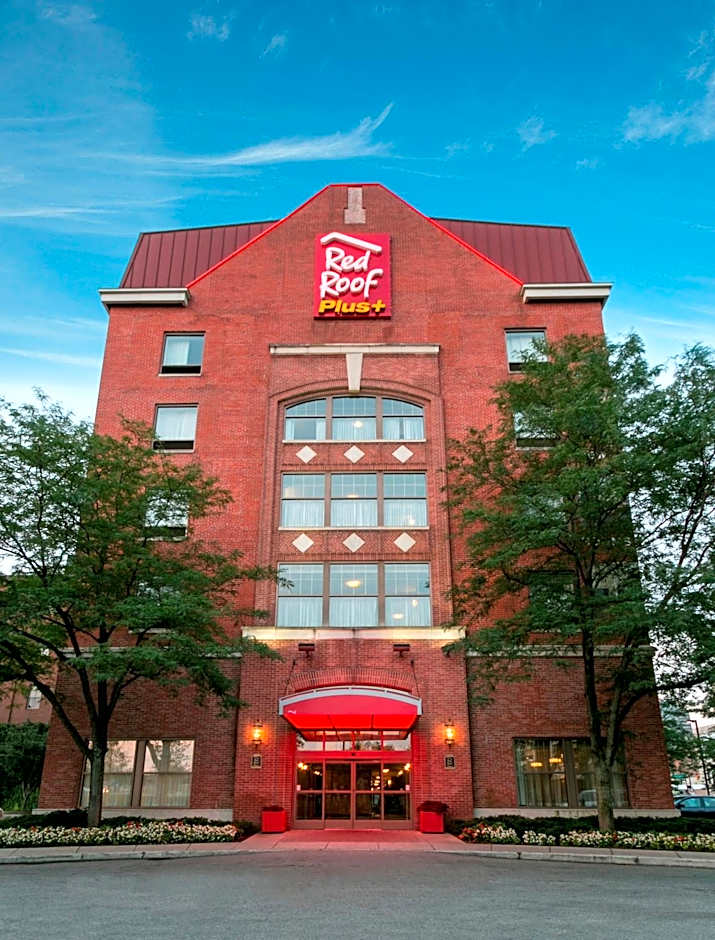 Red Roof PLUS+ Columbus Downtown- Convention Center