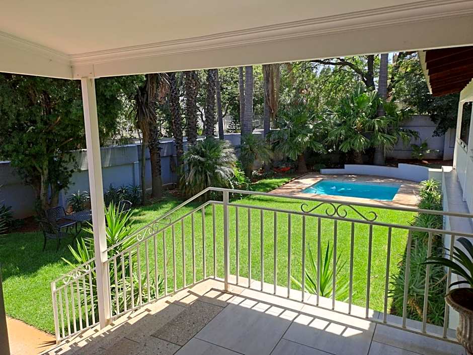 8 on Acacia Guesthouse