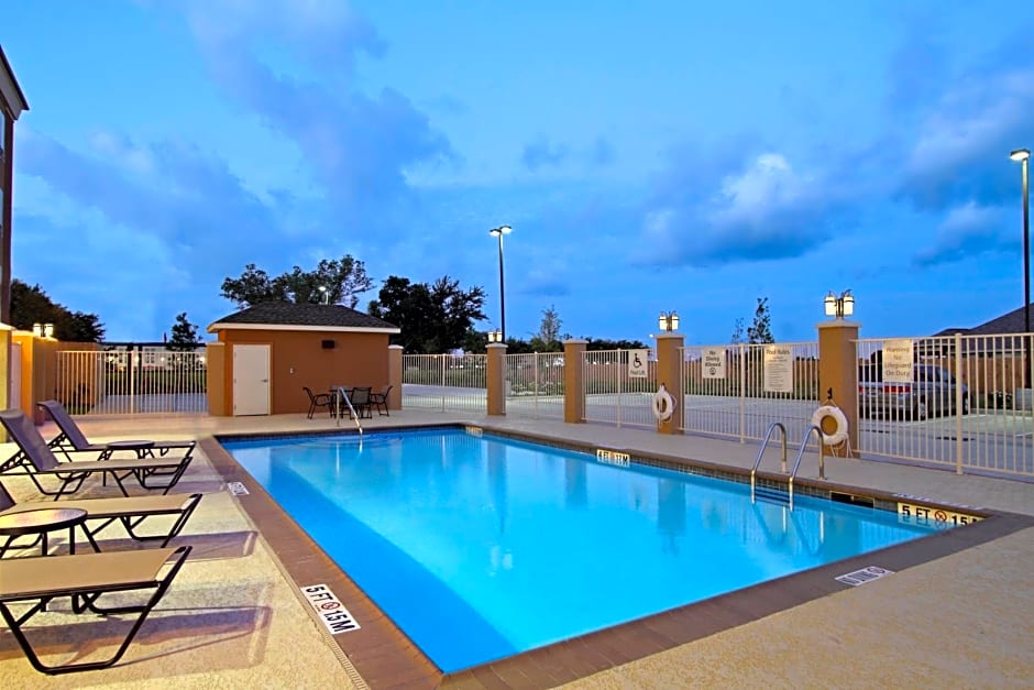 Holiday Inn Express & Suites Houston East - Baytown, an IHG Hotel