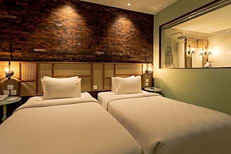 Madya - Studio Room with Balcony and Free Daily Two Bottles of Beer