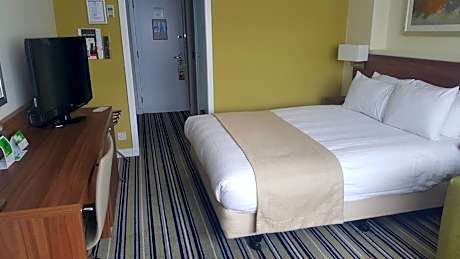 Standard Room with Double and Single Bed