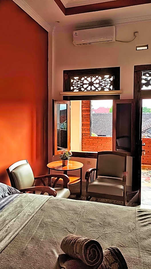 SaBi Guest House - Strategic Family -married couples only- Hostel in Prawirotaman