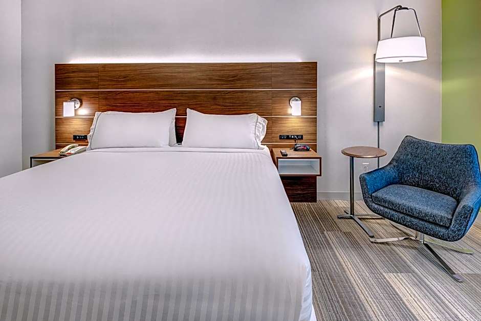 Holiday Inn Express Woodbridge By IHG