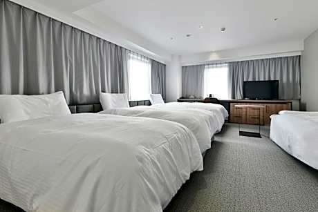 Deluxe Twin Room for 3 People with Extra Bed - Non-Smoking