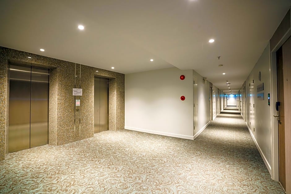 New Season Square Hotel