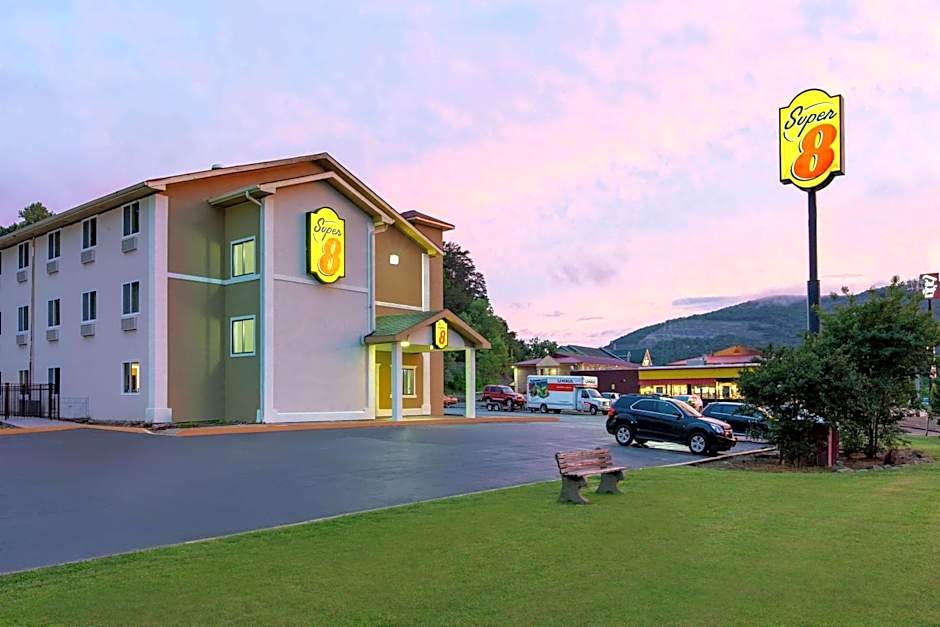 Super 8 by Wyndham Chattanooga Lookout Mountain TN