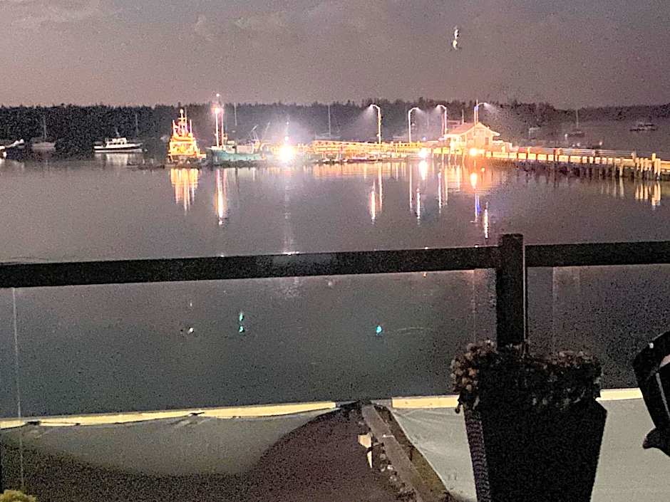 Captain Dan's Sunset Suite