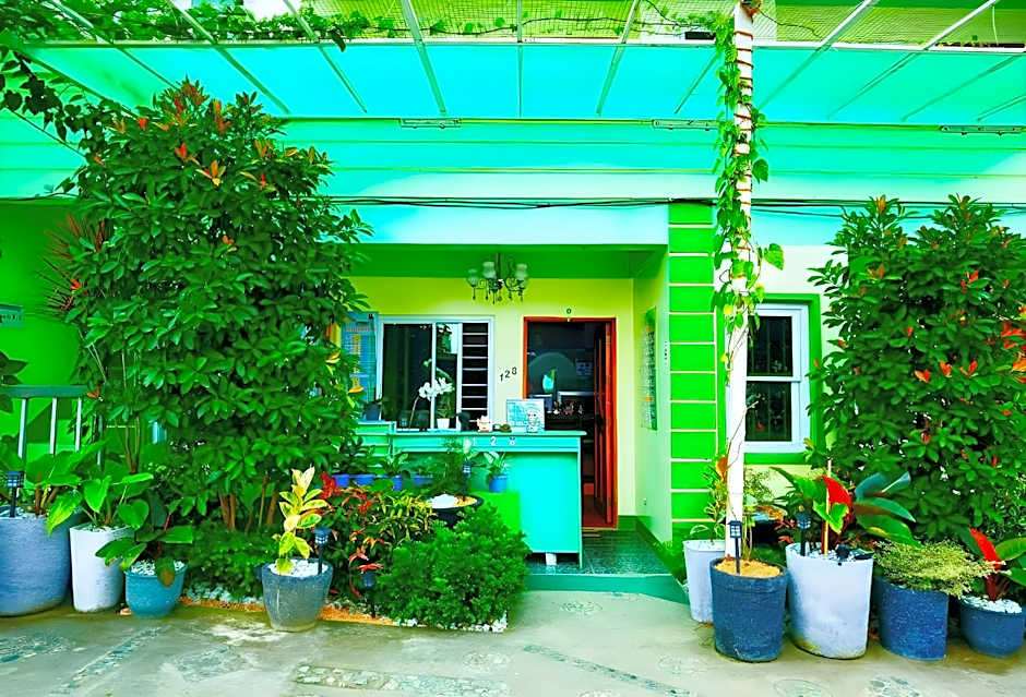 RedDoorz @ D128 Lodge Cagayan Valley