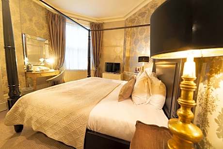 King Double Room with Four Poster Bed