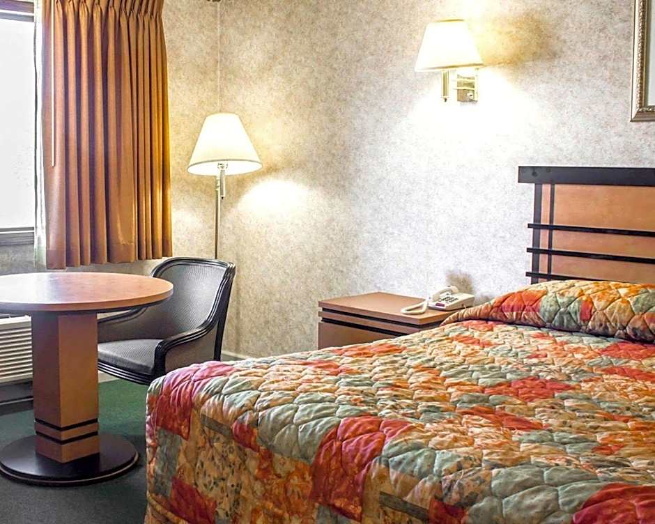 Econo Lodge Inn & Suites Colonie Center Mall