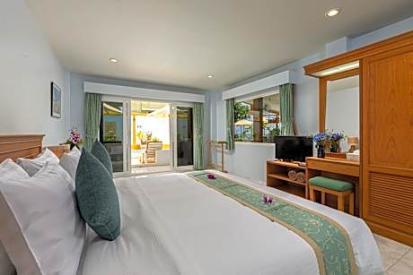 Superior Studio with Pool Access