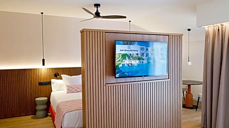 SUITE STANDARD CAPACITY 2 ADULTS + 2 CHILDREN