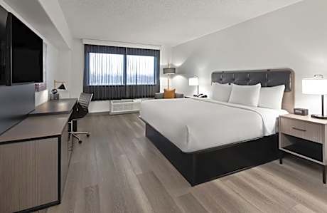 1 King Bed Efficiency Suite Non-Smoking