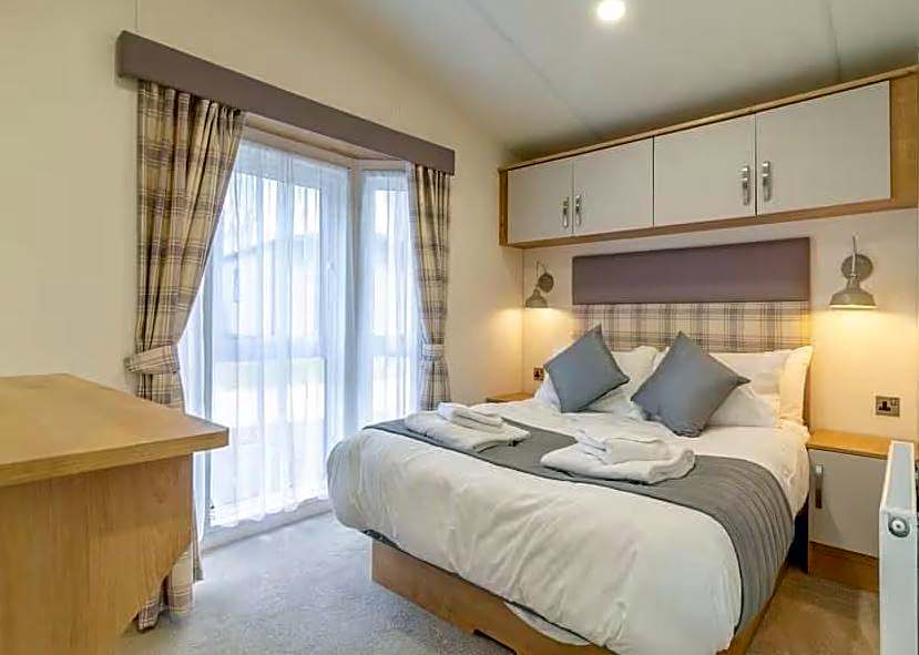 Woolverstone Marina and Lodge Park