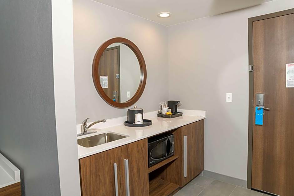 Hampton Inn By Hilton & Suites Erie/Bayfront, PA