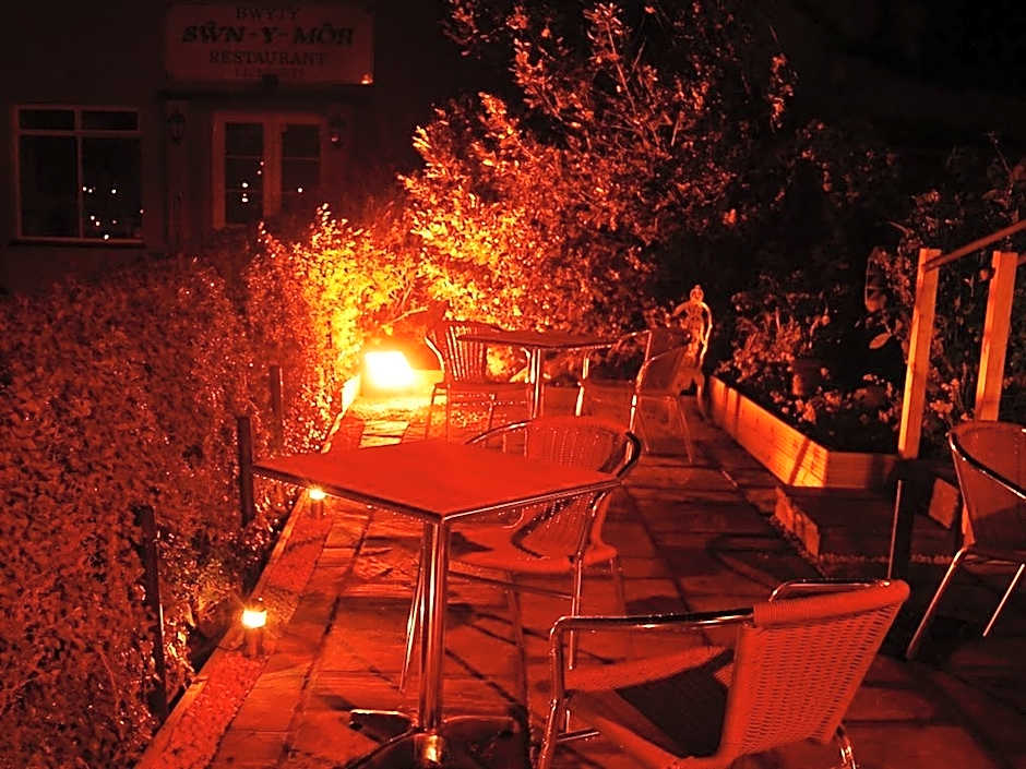 The Moelwyn Hotel & Restaurant