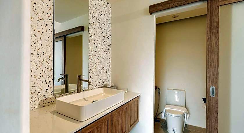 Shanti-Retreat Hotel