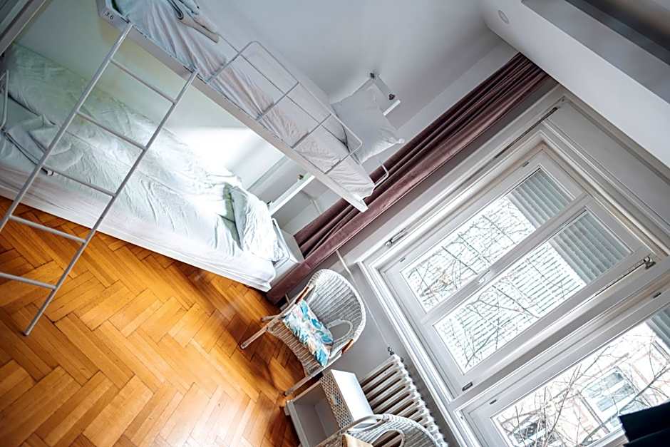 Central 4 Bedroom 154m2 Apartment with terrace