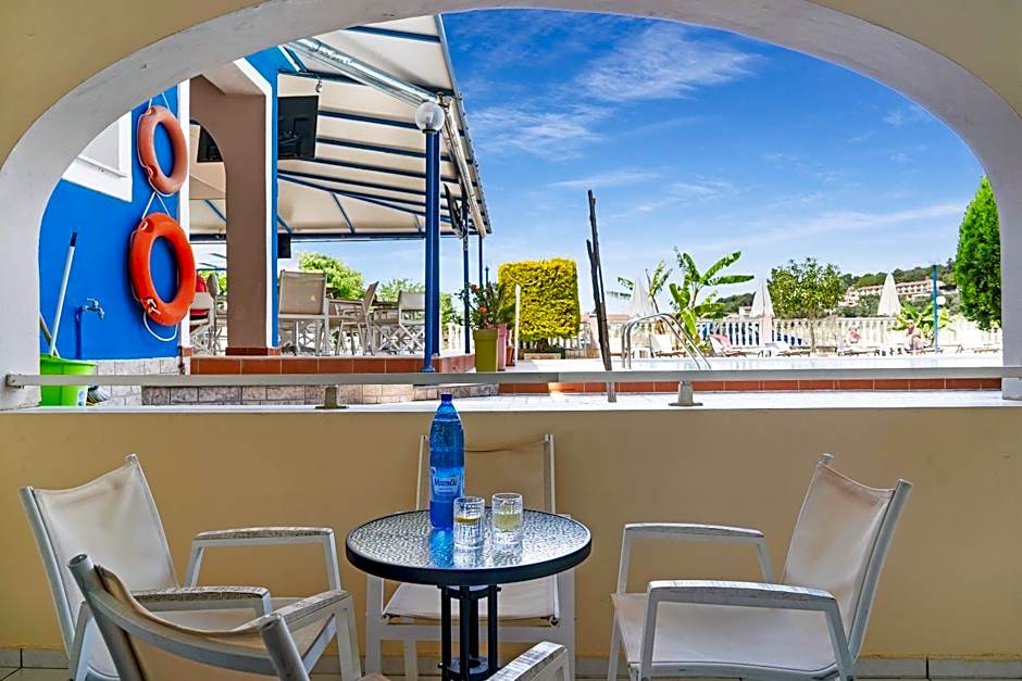 Sandy Maria studio 103