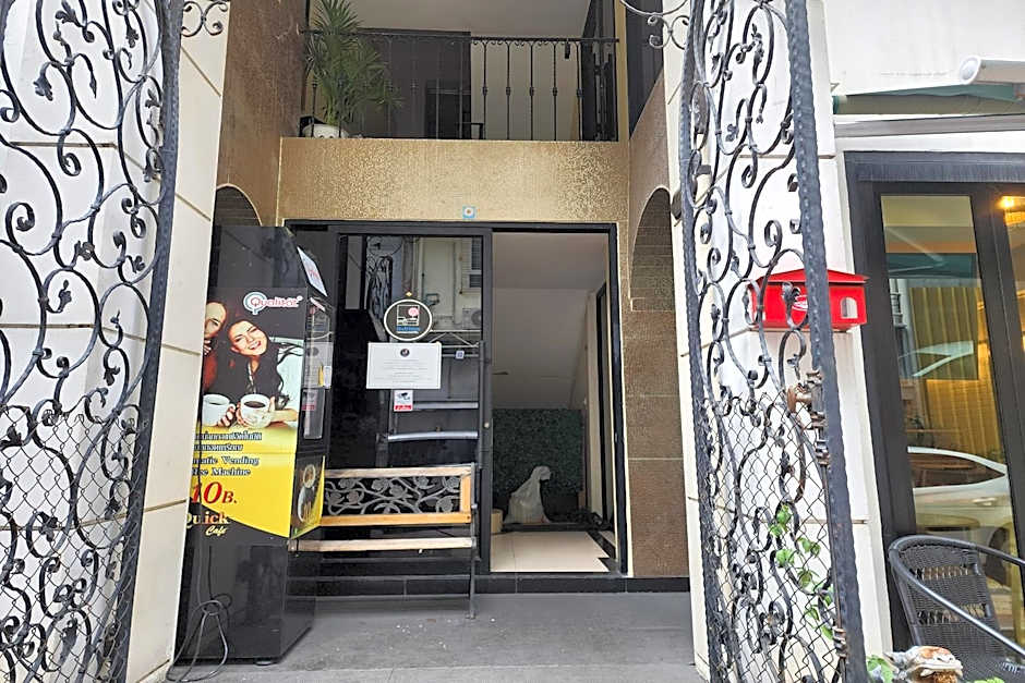 BnB98 Silom Hotel