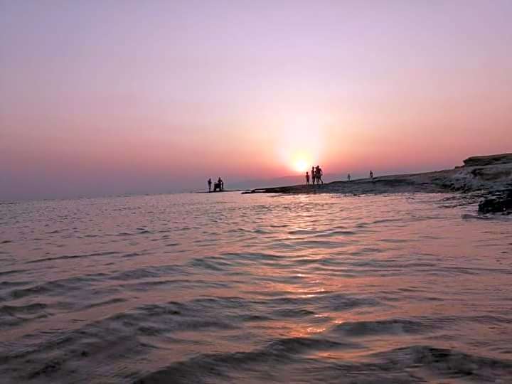 لاسرينا عيون موسي راس سدر أرضي بجاردن فيو بحر وعلي البيسين للعائلات فقط