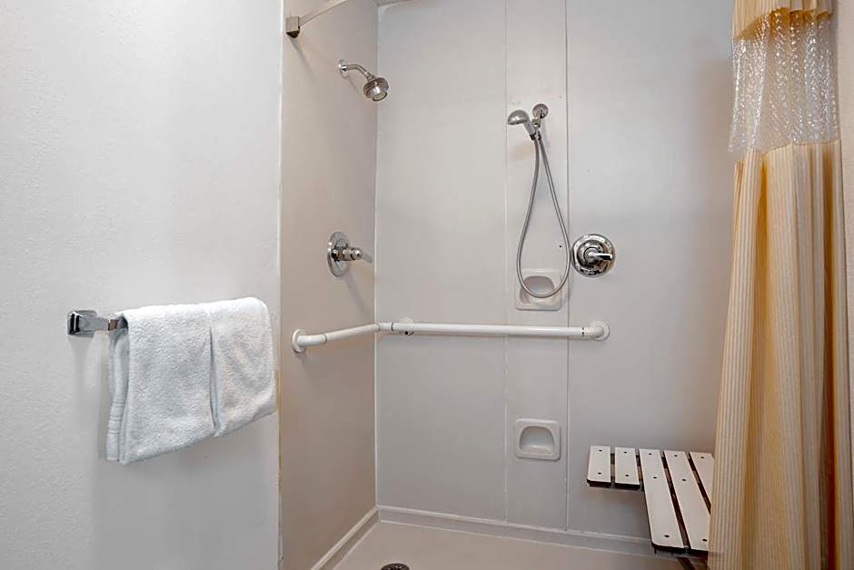 Days Inn by Wyndham Greenville