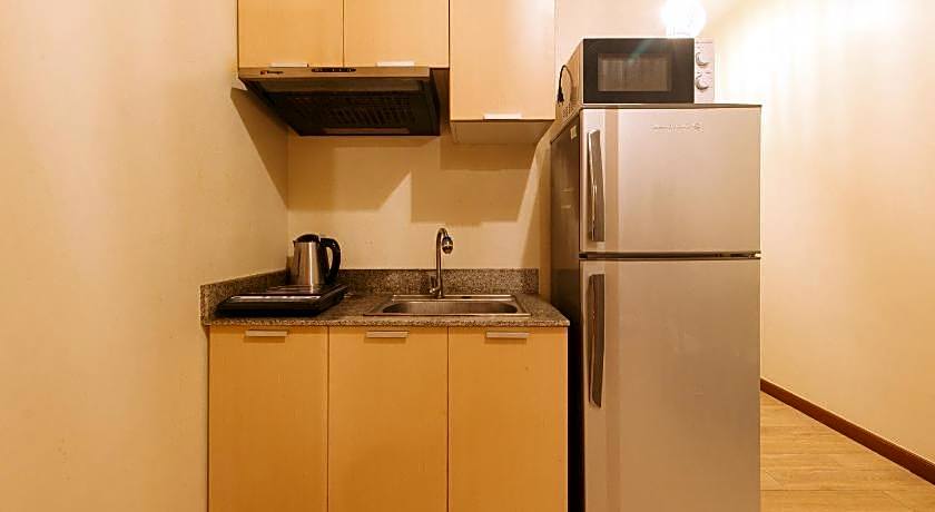 RedDoorz Plus @ Cuarto Verde Staycation