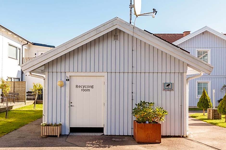 Easy Livin' Apartment Hotel