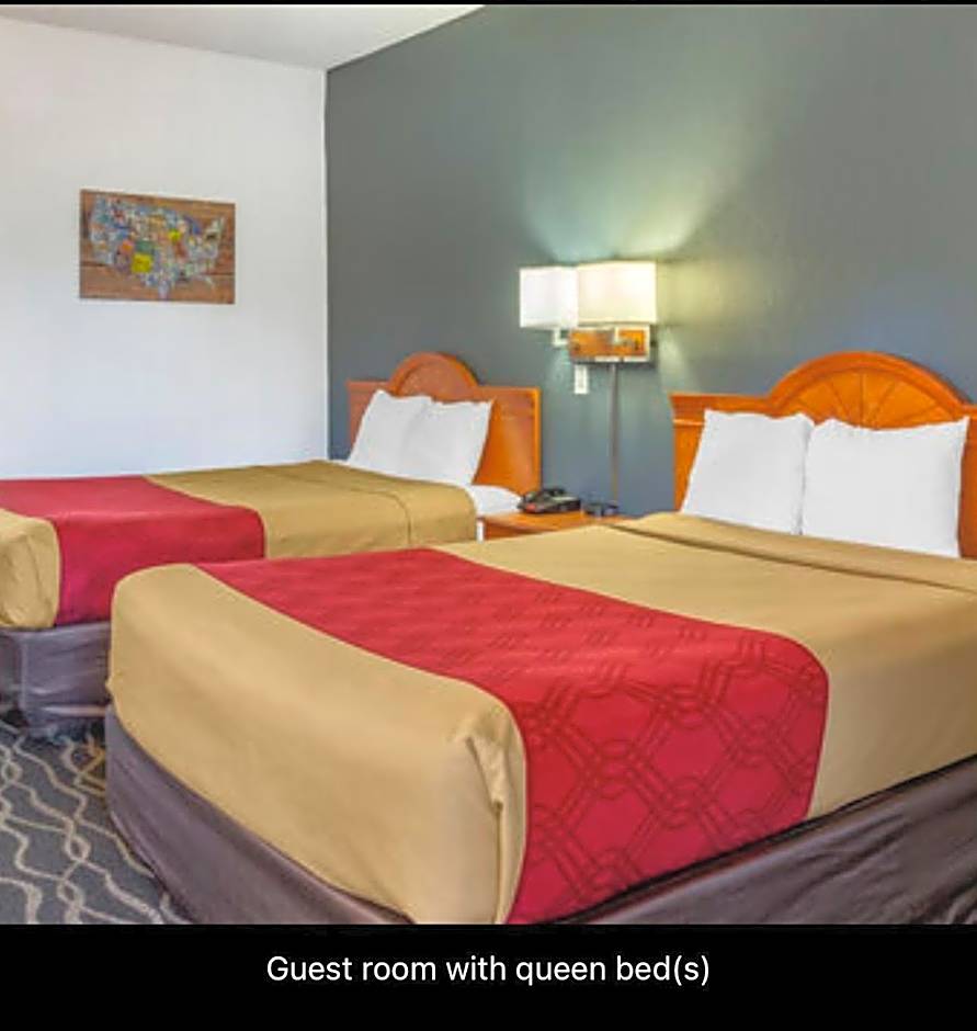 Econo Lodge Inn & Suites
