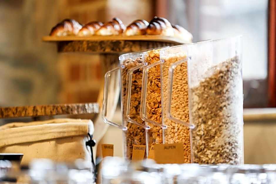 Kingston Country Courtyard