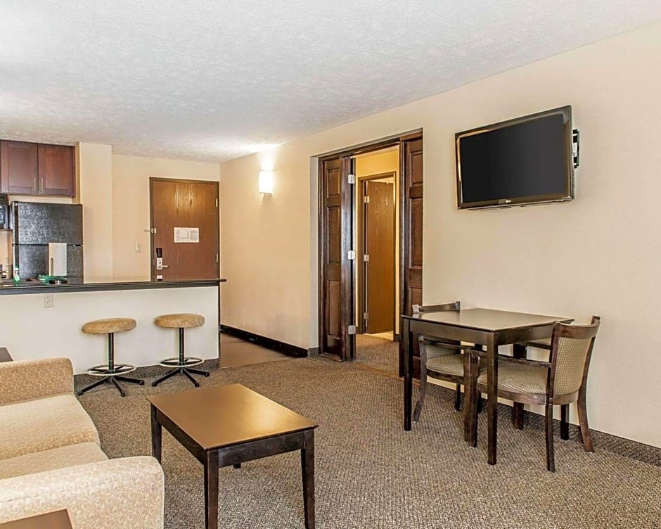 Quality Inn & Suites - Mattoon