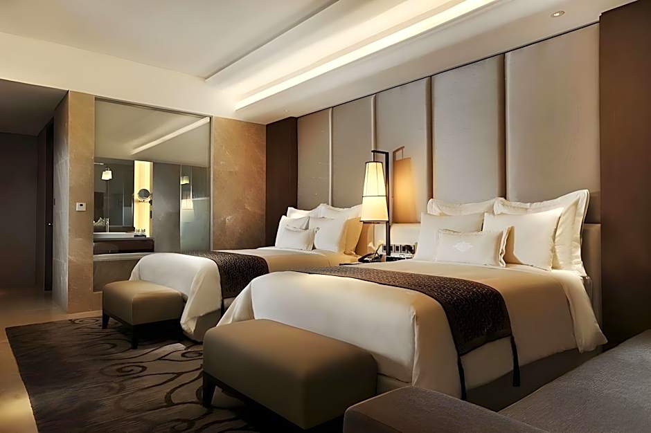 Photo 1 of 4 of Premier 1 King Bed