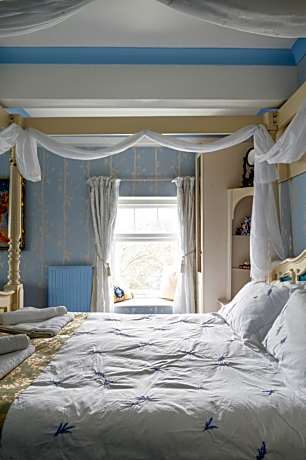 Deluxe-Ensuite-Suite