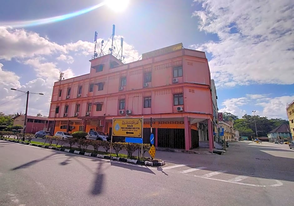 SPOT ON 89994 RZ Gold Hotel