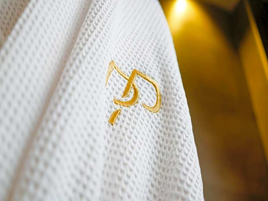 Petit Palace Suites Hotel