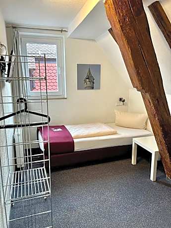 BASIC Single Room with shared WC on the floor