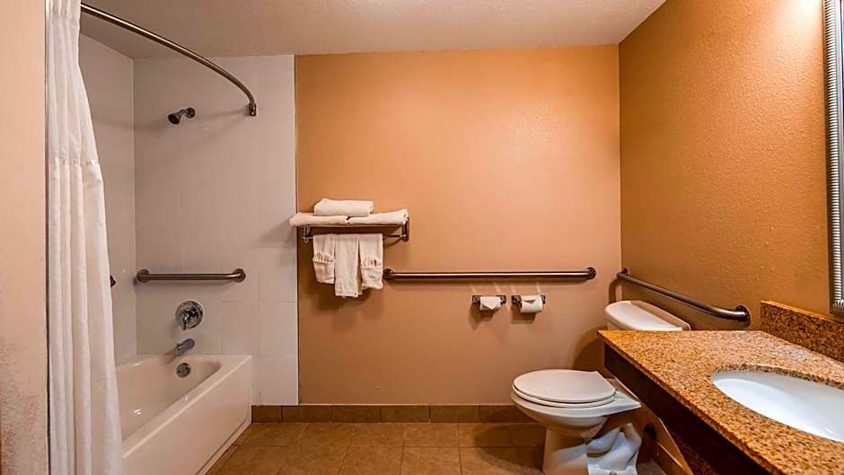 Best Western Plus Bradenton Hotel & Suites