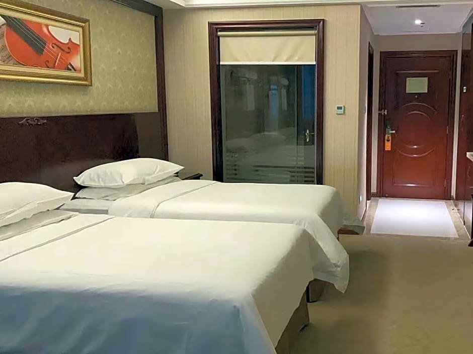 Vienna Hotel Shenzhen Bao'an Qianjin Road 1st Baotian Road Metro Station