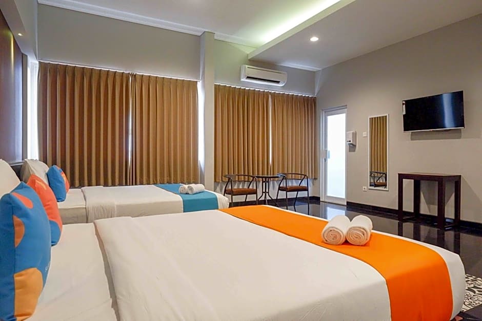 Sans Hotel Empress Simpang Lima