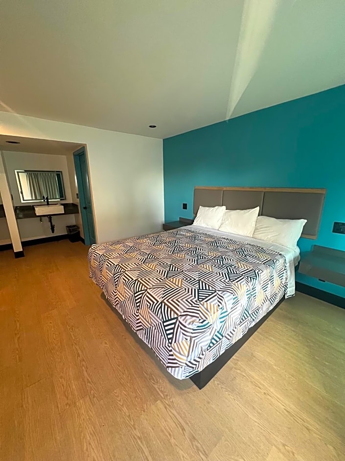 Palm Inn - Newly Renovated Rooms