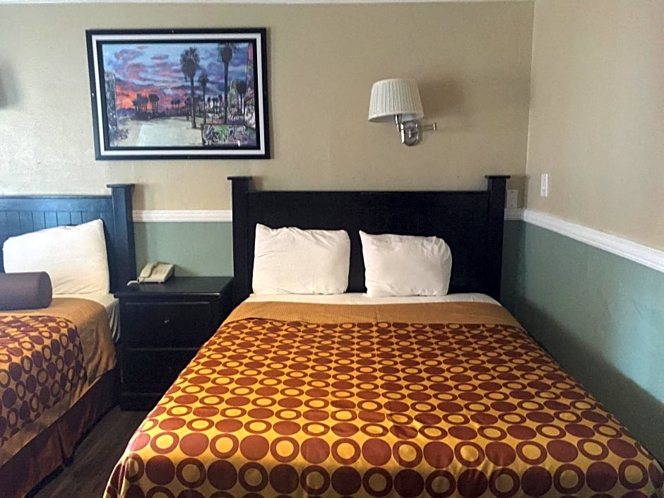 Paradise Inn & Suites
