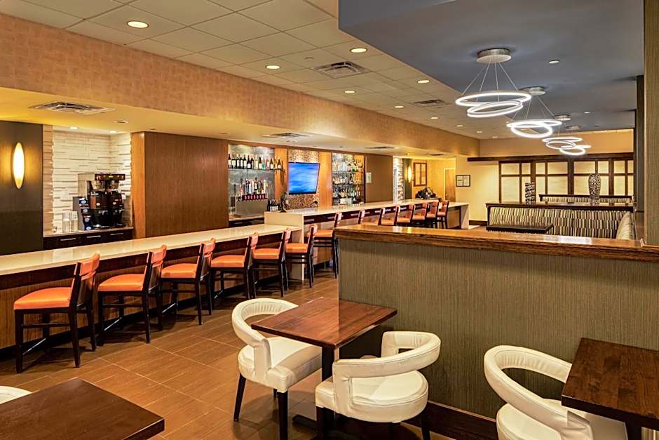 Holiday Inn and Suites Charleston West By IHG