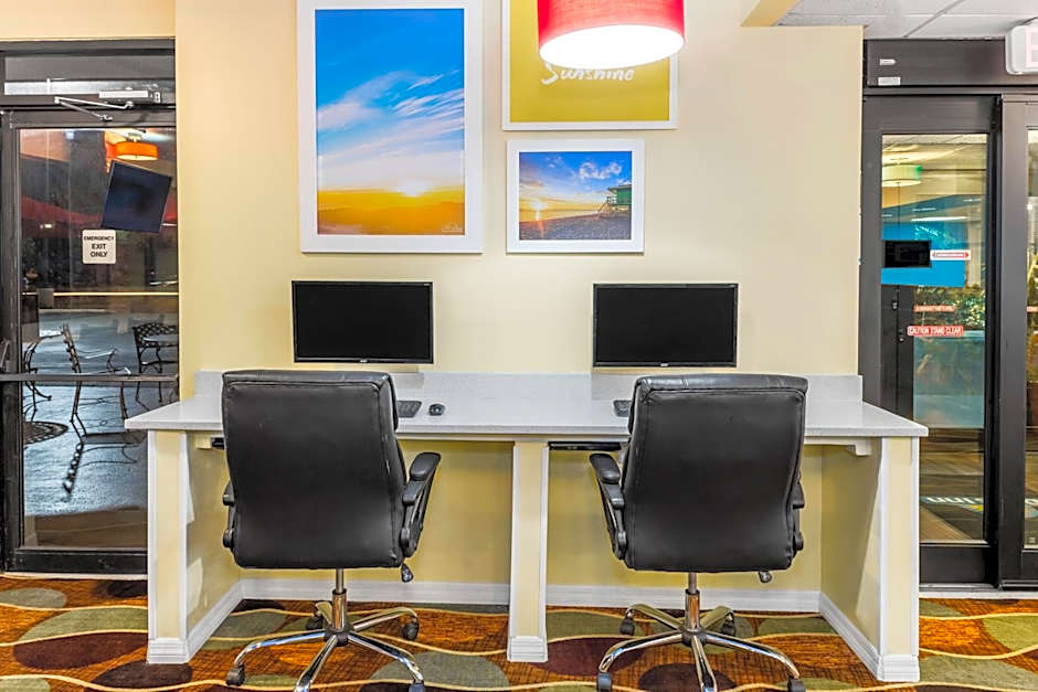 Days Inn by Wyndham Sarasota Bay