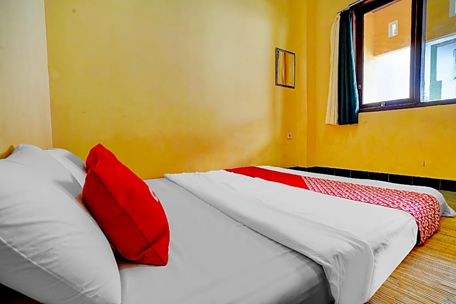 Vaccinated Staff - OYO II3676 Wisma Al-fahmi Syariah