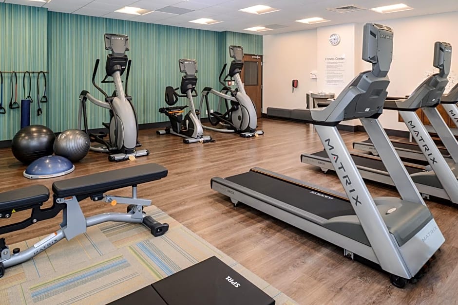 Holiday Inn Express & Suites St. Petersburg - Seminole Area By IHG