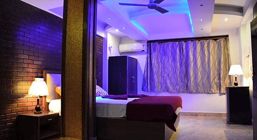 Round Cube Guest House