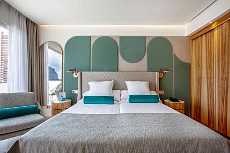 Double Room with Sea View (2 Adults + 1 Child)