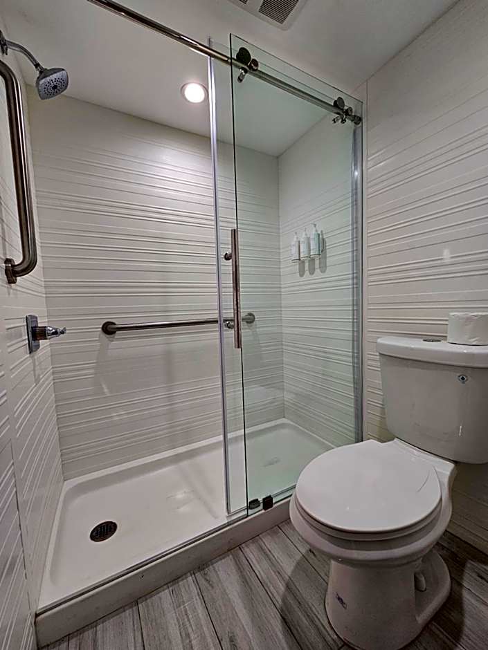 Travelodge by Wyndham Fullerton Near Anaheim